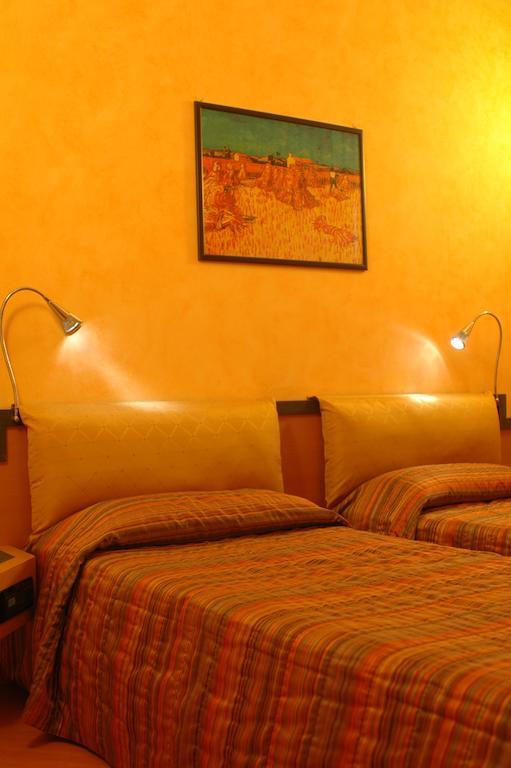 Hotel St John Дезио Номер фото