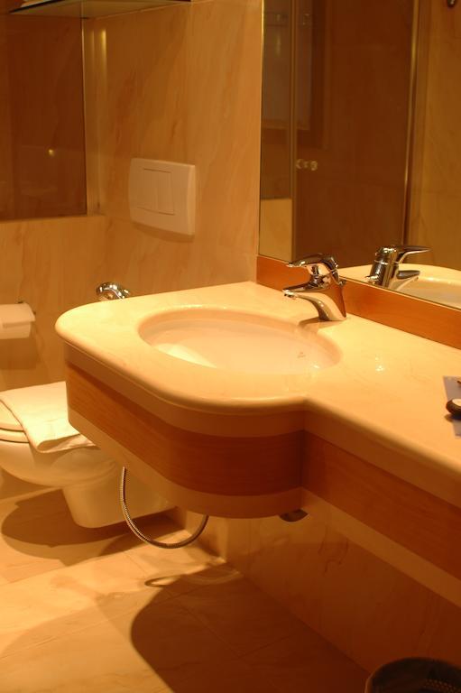 Hotel St John Дезио Экстерьер фото